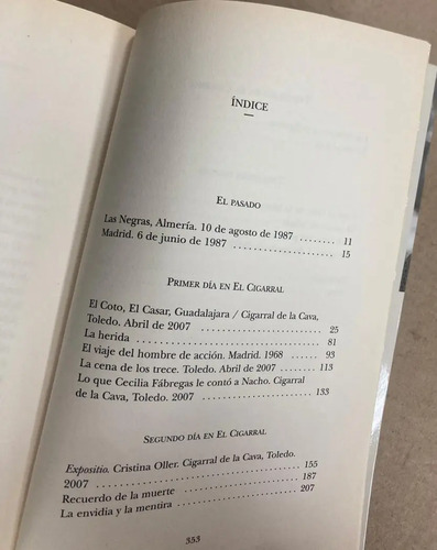 Muerte Entre Poetas - Ángela Vallvey