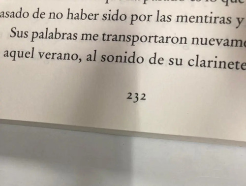 Una Pantera En El Sótano - Amos Oz