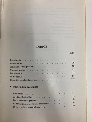 Una Escuela - Agustín Nieto Caballero