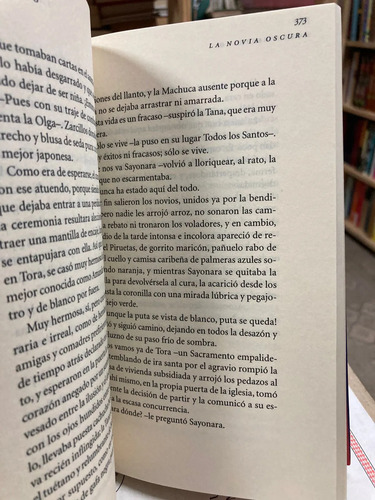 La Novia Oscura - Laura Restrepo