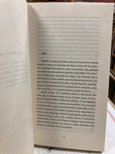 La Modelo Asesinada - Óscar Collazos