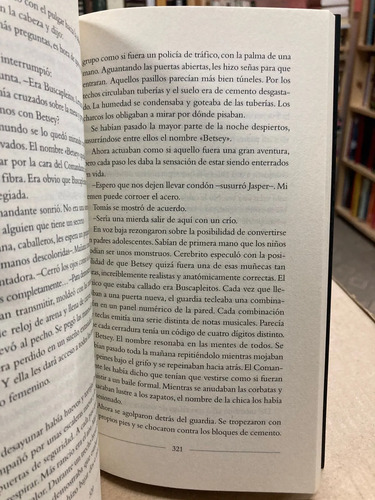 Inventate Algo - Chuck Palahniuk