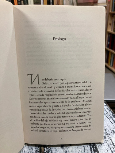 Un Extraño En Casa - Shari Lapena