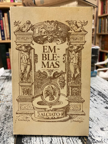 producto_639279796556572853_0 Emblemas - Alciato