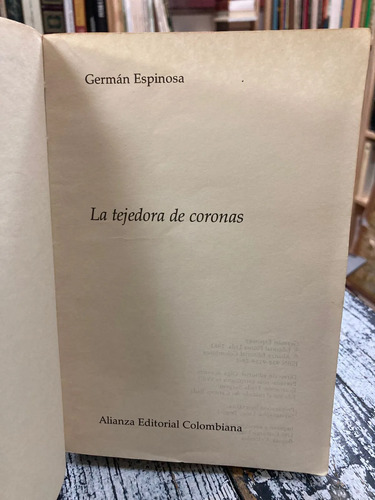 La Tejedora De Coronas - Germán Espinosa
