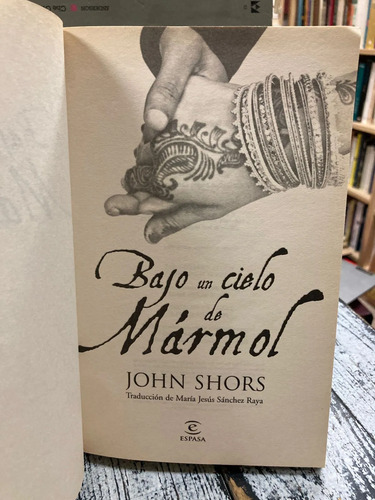 Bajo Un Cielo De Mármol - John Shors