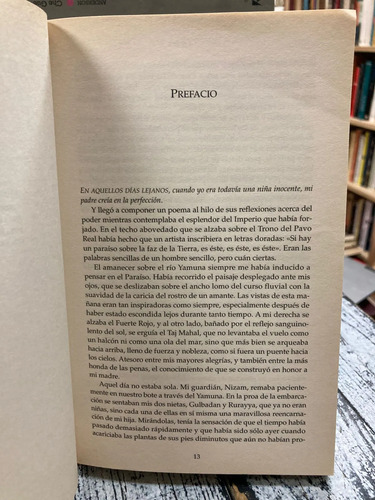 Bajo Un Cielo De Mármol - John Shors