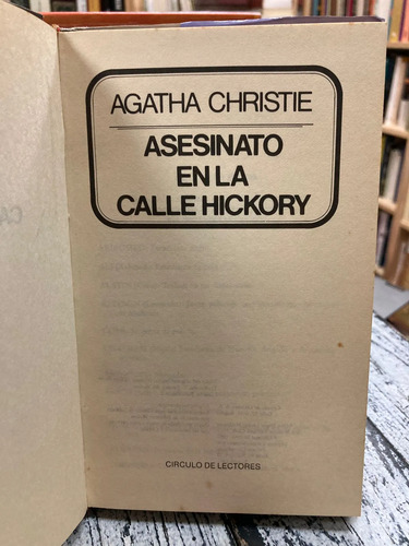 Asesinato En La Calle Hickory - Agatha Christie