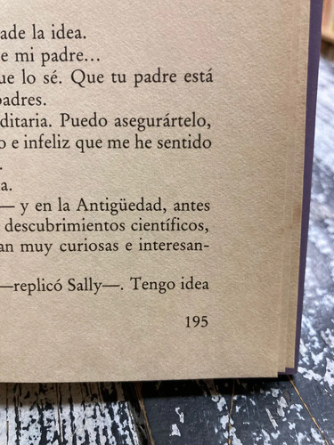 Asesinato En La Calle Hickory - Agatha Christie