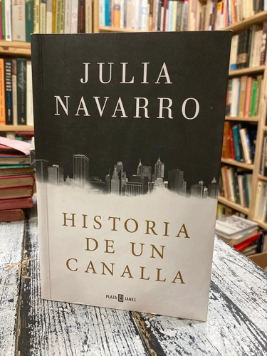 Historia De Un Canalla - Julia Navarro