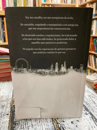 Historia De Un Canalla - Julia Navarro