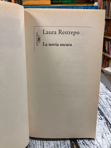 La Novia Oscura - Laura Restrepo